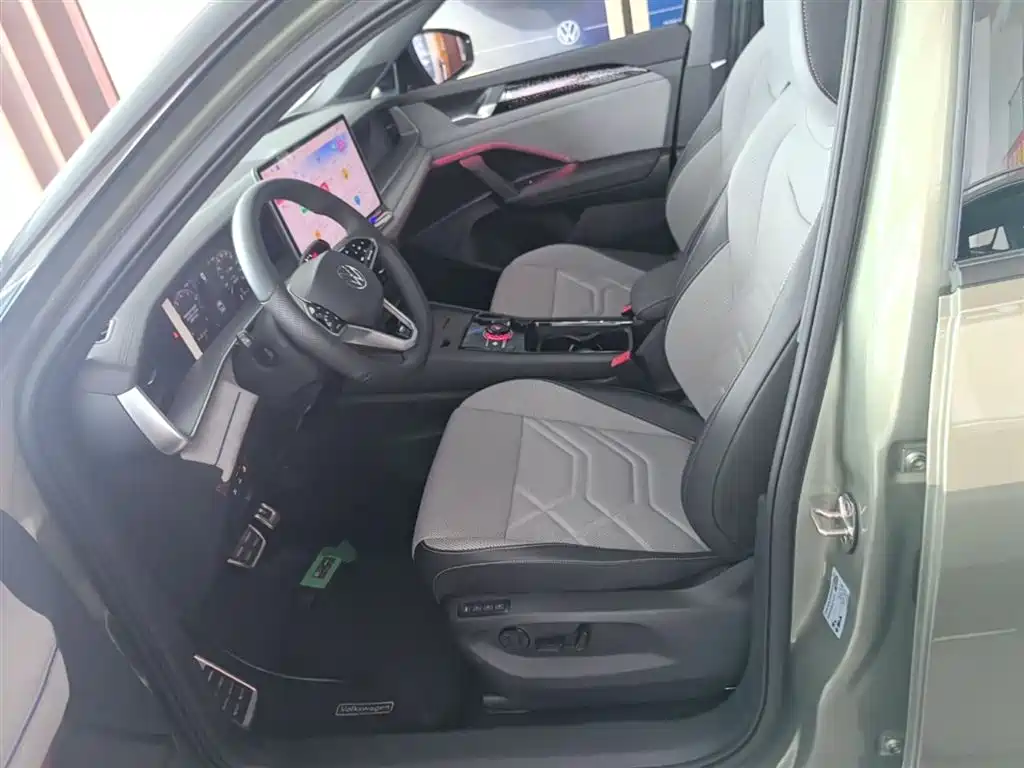 Volkswagen Tayron 2025 Tayron L 380TSI 4WD Luxury фото 15
