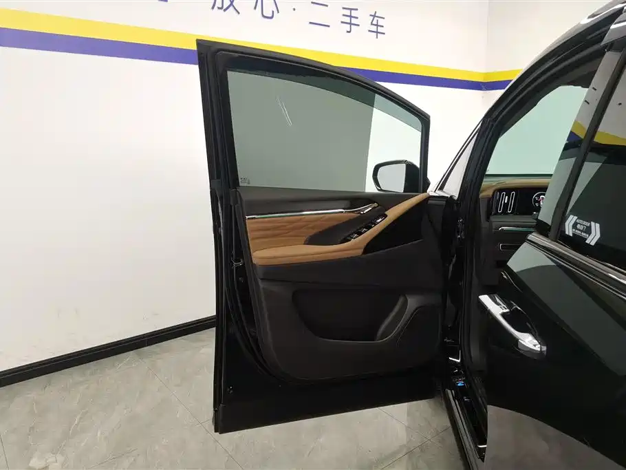 GAC Trumpchi Trumpchi M8 2024 Master Series 400T Ultimate Edition фото 7