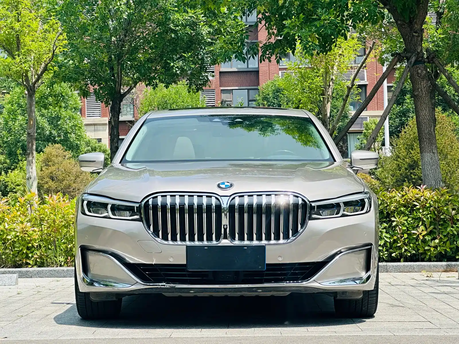 Фото 2 - BMW 7 Series