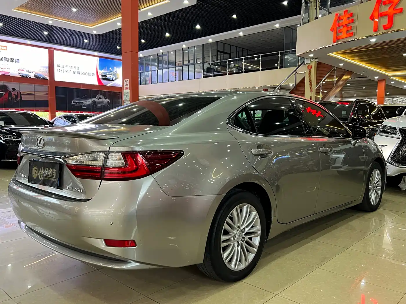 Lexus ES 2015 250 Elegance Edition фото 5