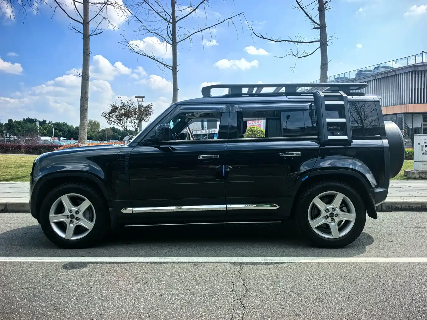 Land Rover Defender 2020 Model 110 P400 HSE фото 14
