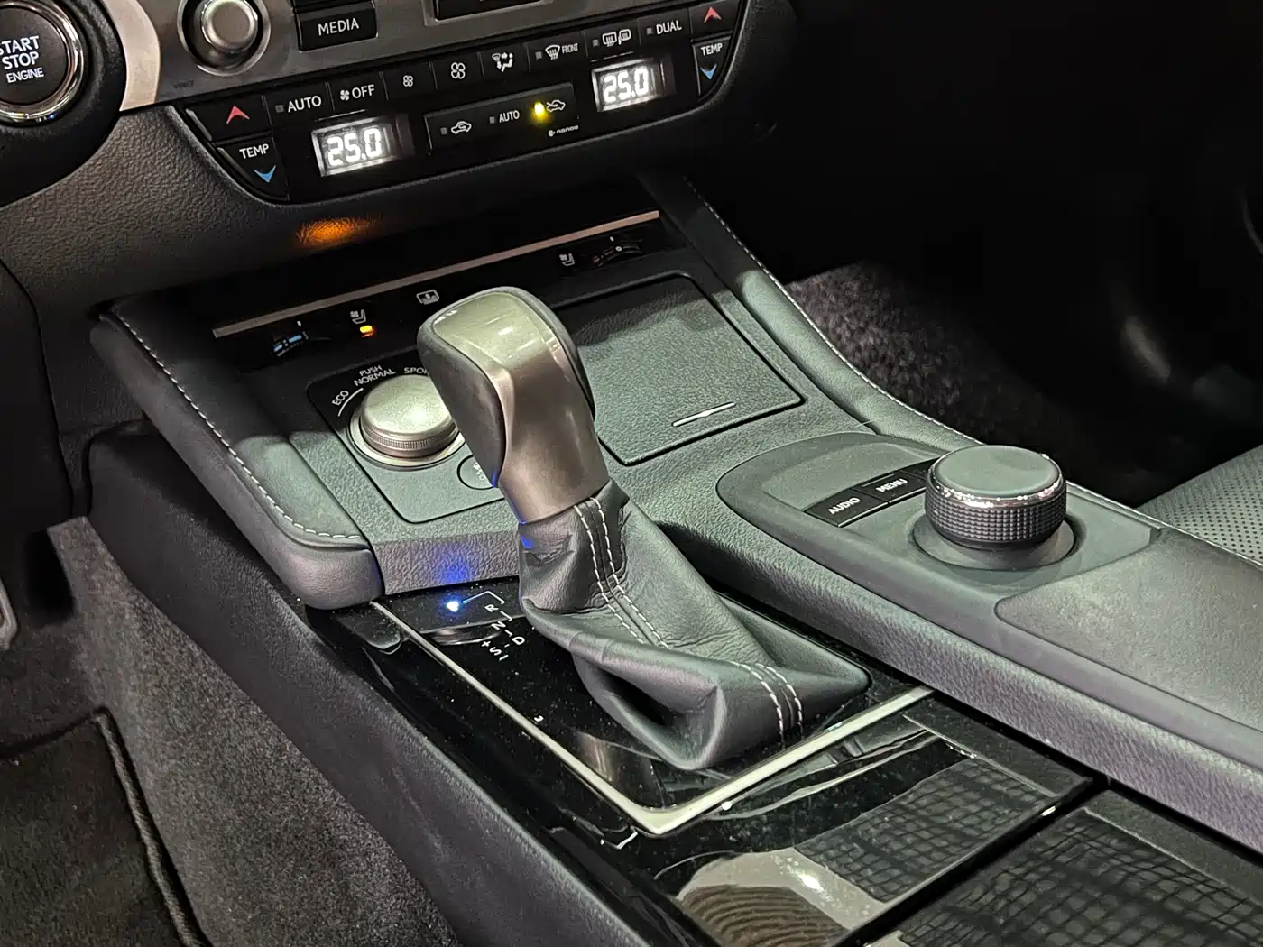 Lexus ES 2015 250 Elegance Edition фото 12