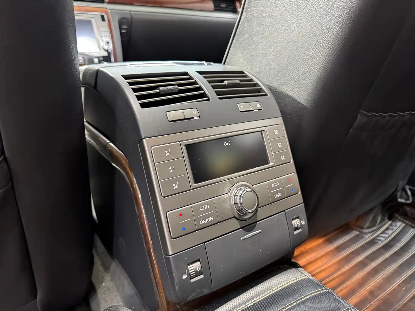 Volkswagen Phaeton 2011 2011 3.6L V6 5-Seater Extended Comfort