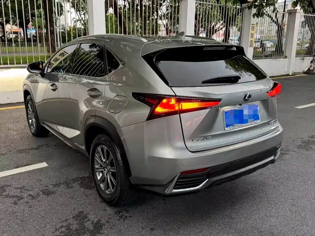 Фото 2 - Lexus NX