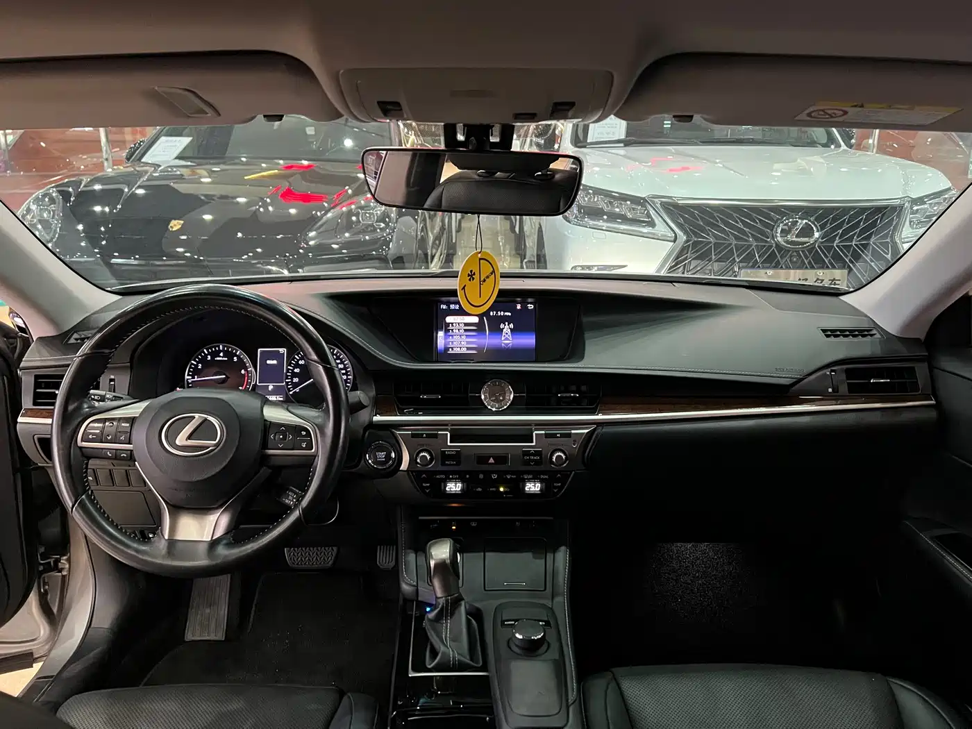 Lexus ES 2015 250 Elegance Edition фото 11