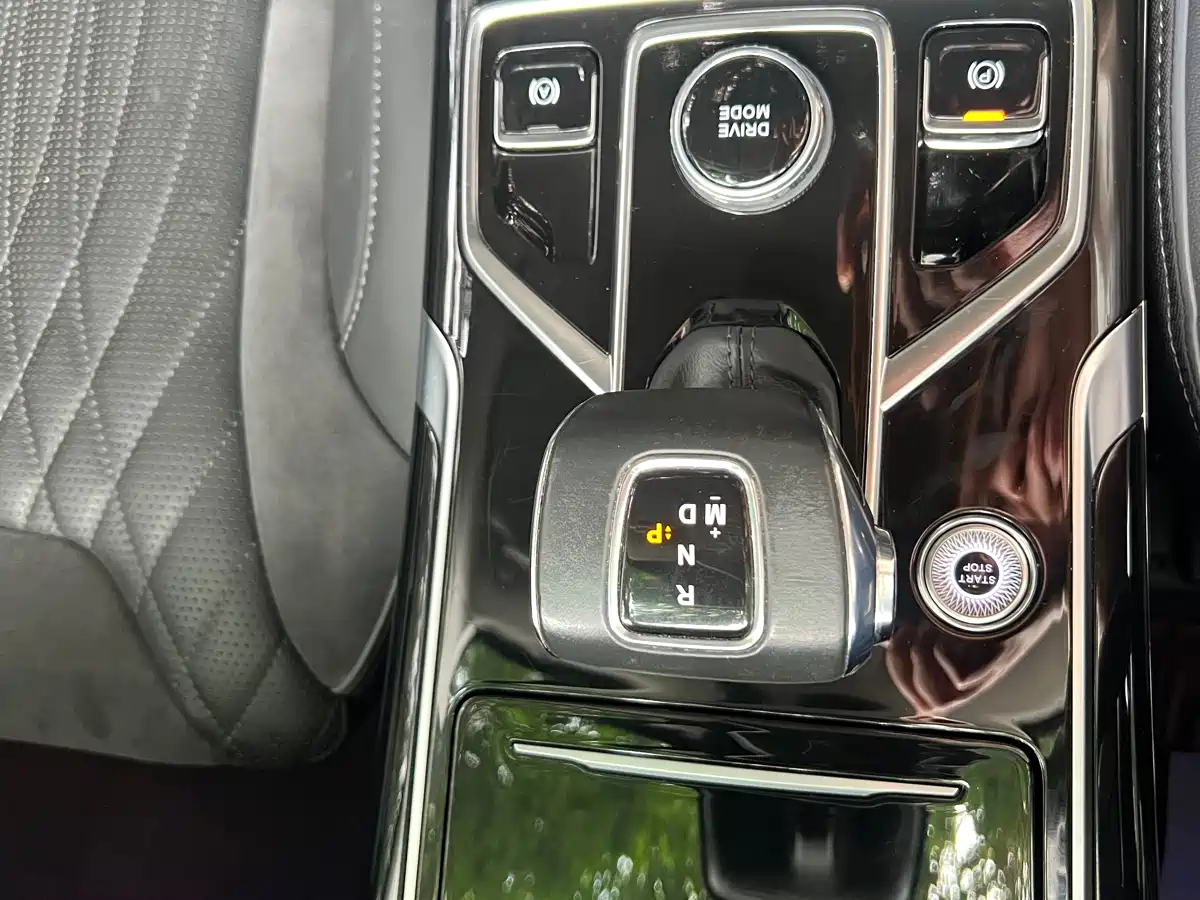 Hongqi HS5 2022 Facelift 2.0T Smart Flag Enjoyment Edition фото 14
