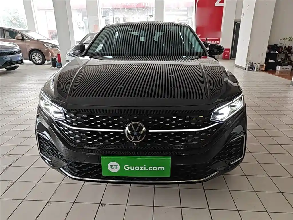 Volkswagen Passat 2023 Facelift 330TSI Starlight Luxury Edition фото 3