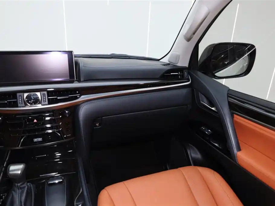 Lexus LX 2017 570 Peak Special Limited Edition фото 28