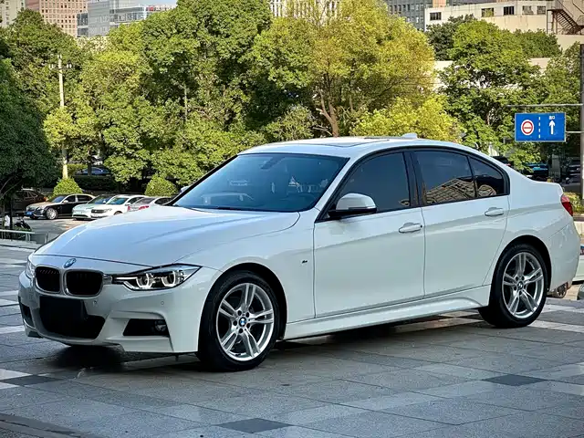 BMW 3 Series 2018 320i M Sport Package — фото 1