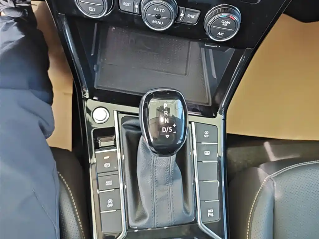Volkswagen Passat 2019 330TSI Noble Edition China VI фото 14