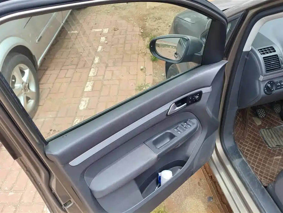 Volkswagen Touran 2015 1.4T Manual Trend Edition 5-seater фото 7