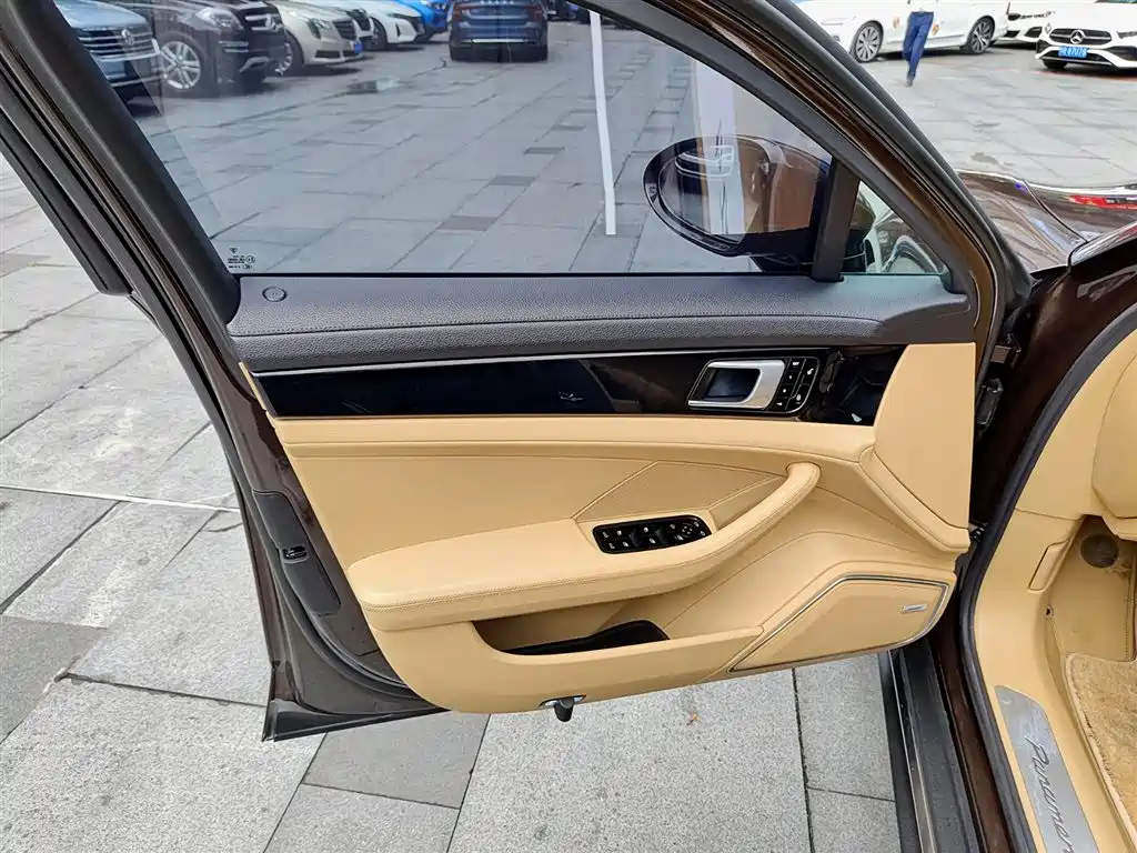 Porsche Panamera 2017 Panamera 4 Executive Long Wheelbase 3.0T фото 6