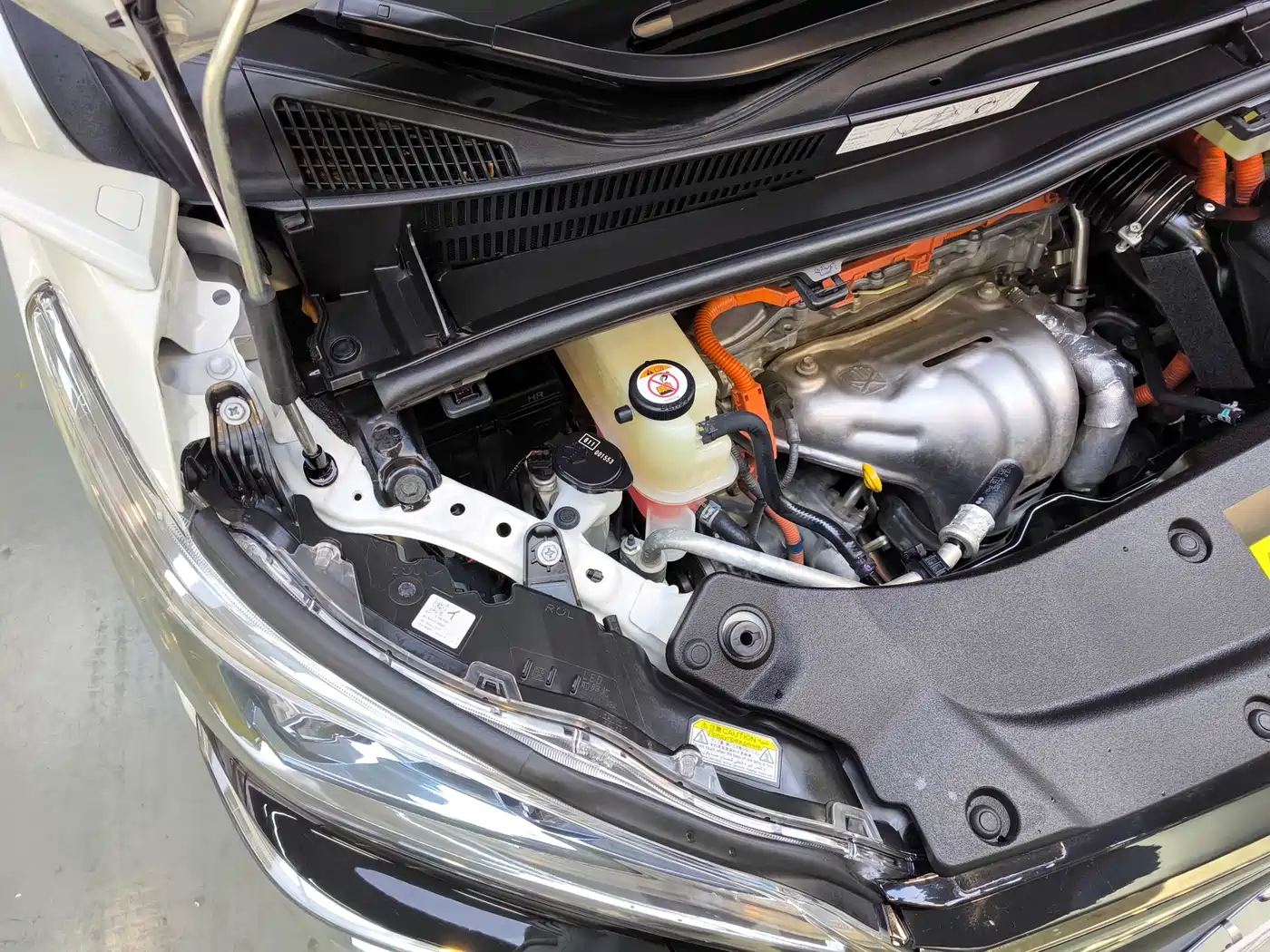 Toyota Vellfire 2019 Hybrid 2.5L HV Premium Edition фото 28