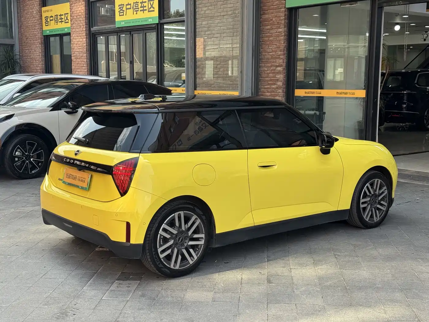 Фото 7 - MINI Electric MINI COOPER