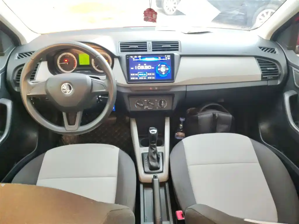 Škoda Fabia 2017 1.4L Auto Car Enjoy Edition фото 7