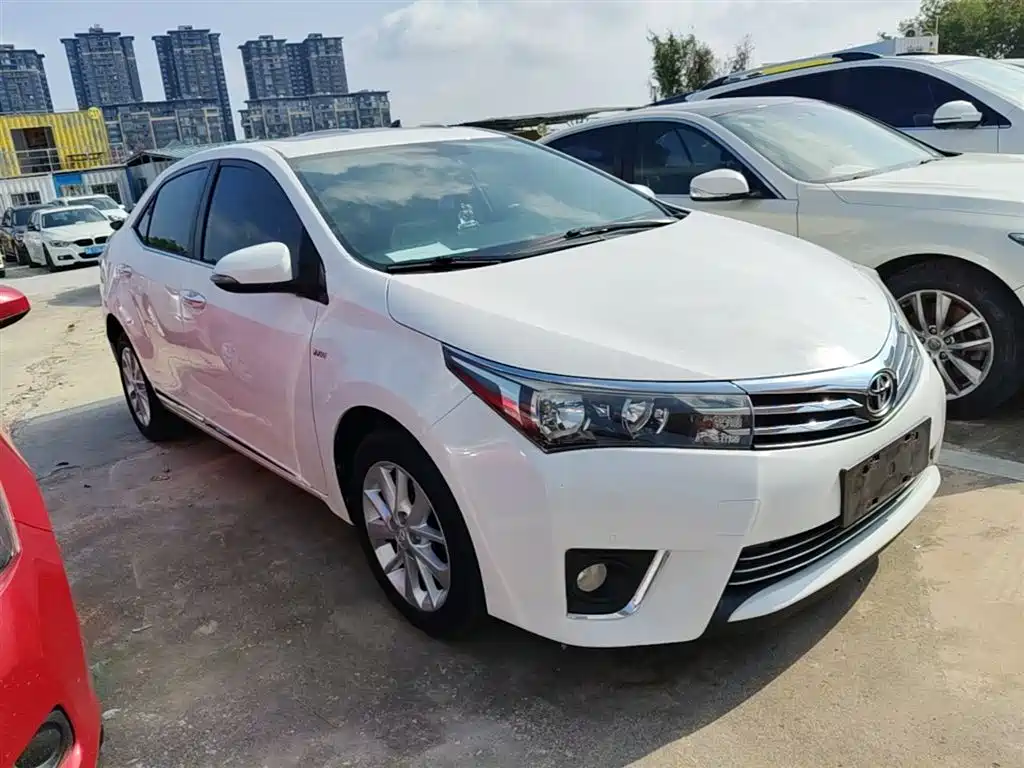 Toyota Corolla 2014 1.6L CVT GL-i Leather Edition фото 4