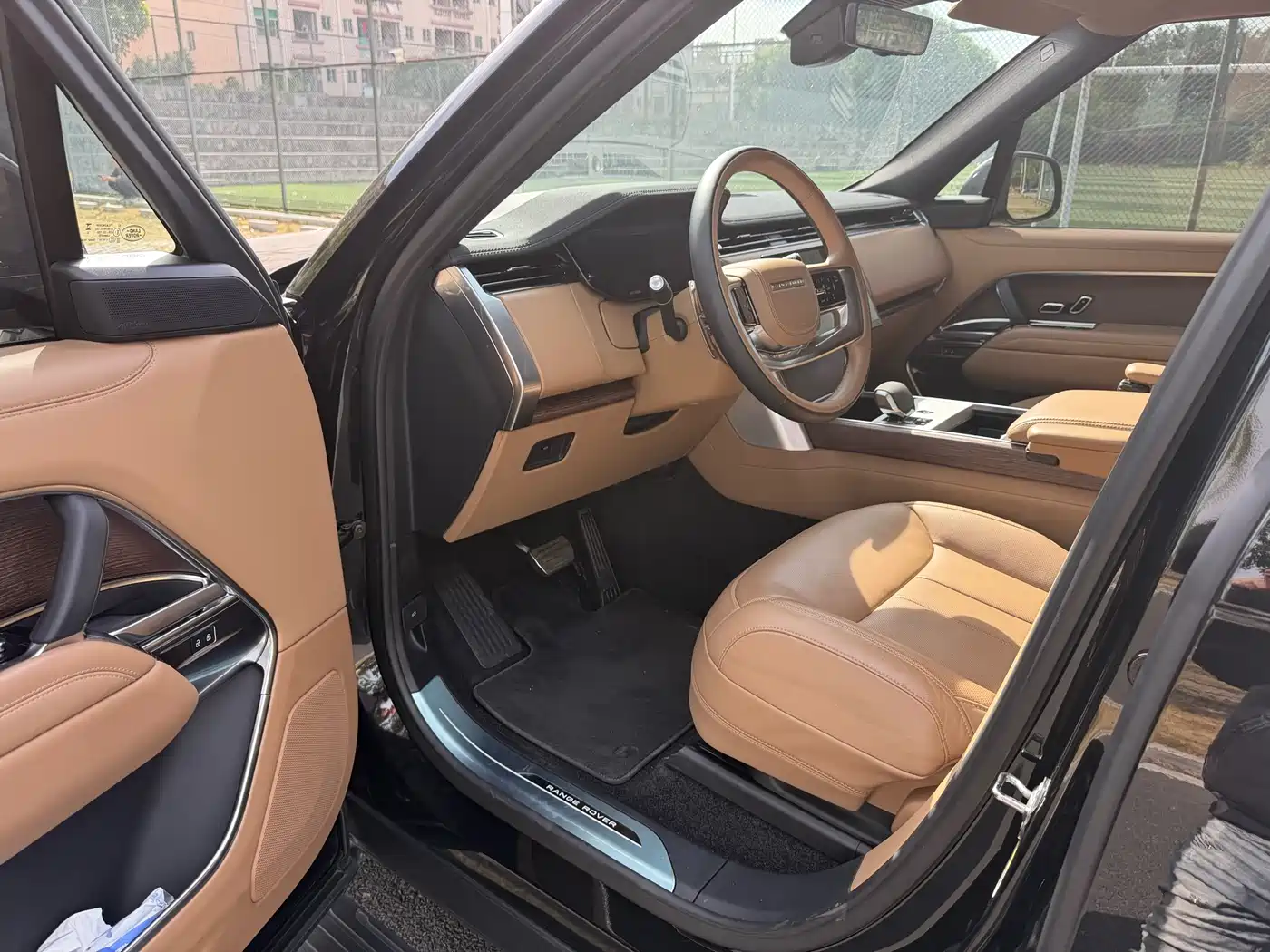 Land Rover Range Rover 2024 3.0 L6 400PS Genesis Extended фото 11