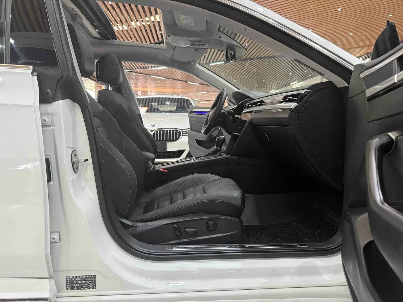 Volkswagen FAW-Volkswagen CC 2023 380TSI Eye-catching Edition фото 12