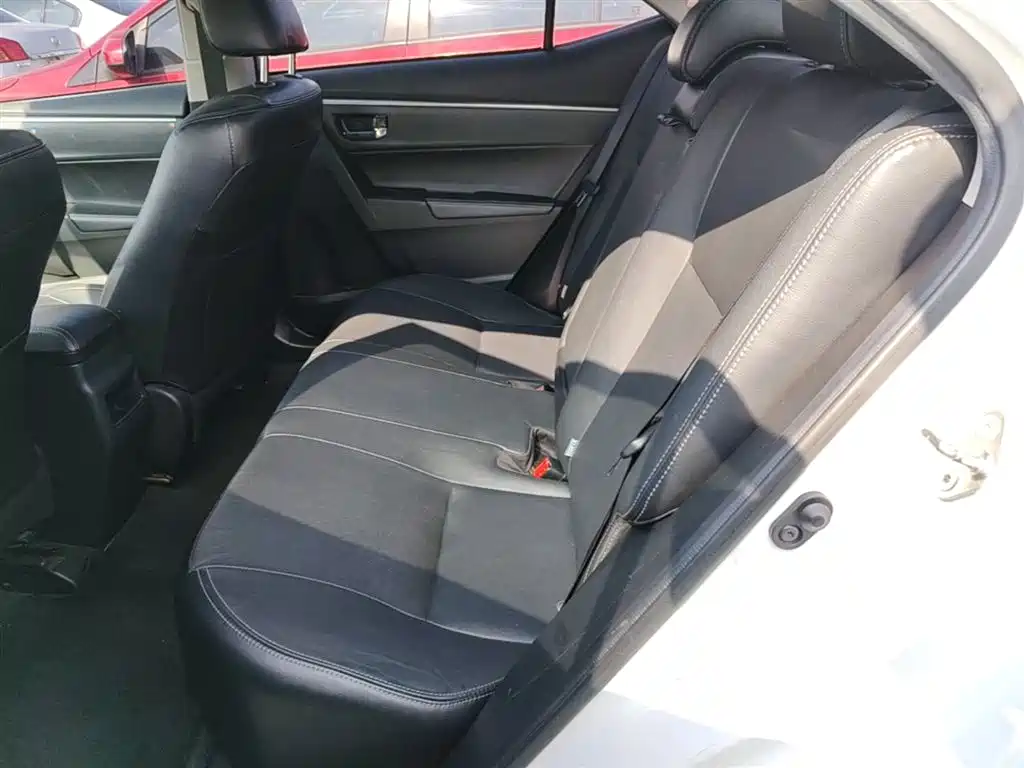 Toyota Corolla 2014 1.6L CVT GL-i Leather Edition фото 17