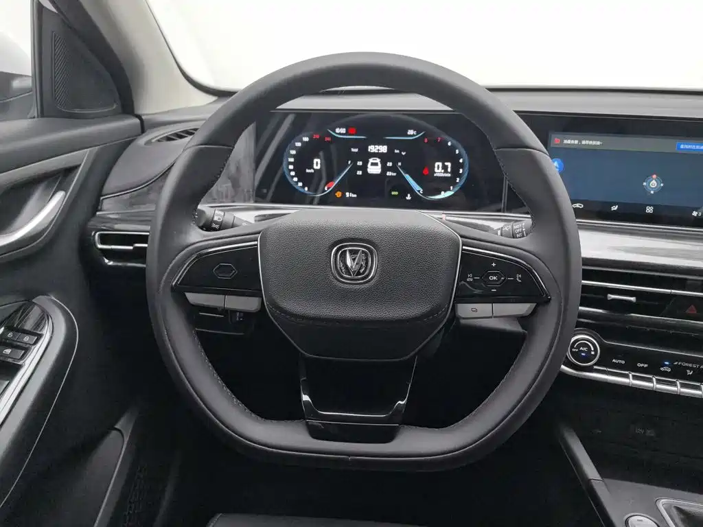 Фото 11 - Changan Eado