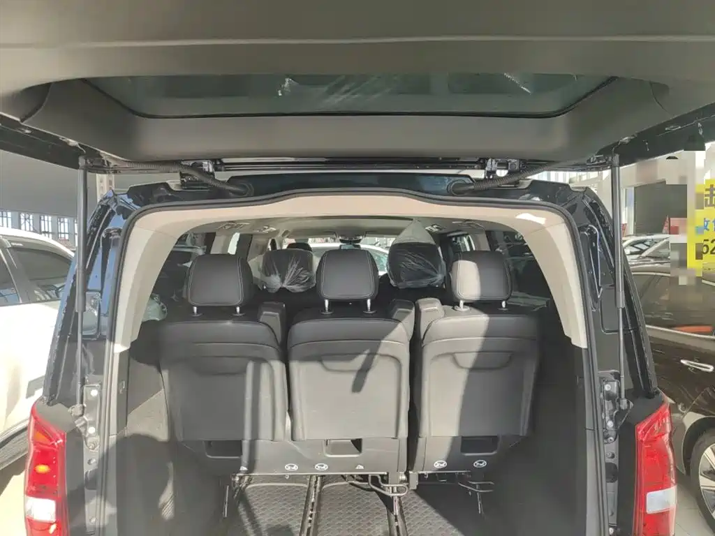 Mercedes-Benz Vito 2021 2.0T Elite 7-Seater фото 9