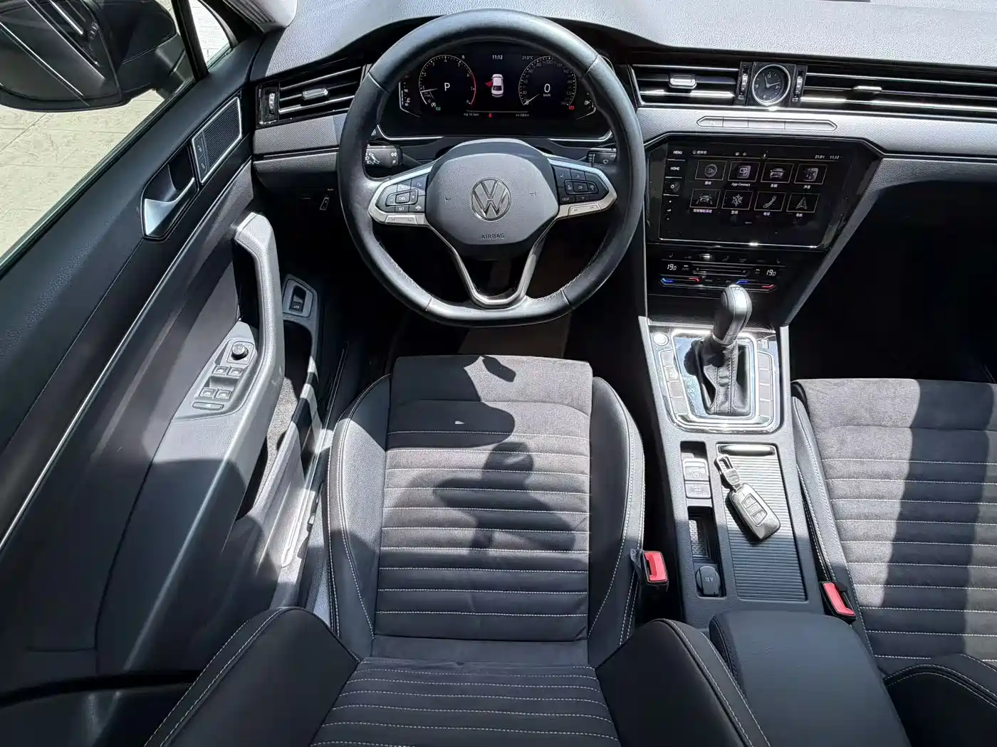 Volkswagen Magotan 2020 330TSI DSG Luxury фото 5