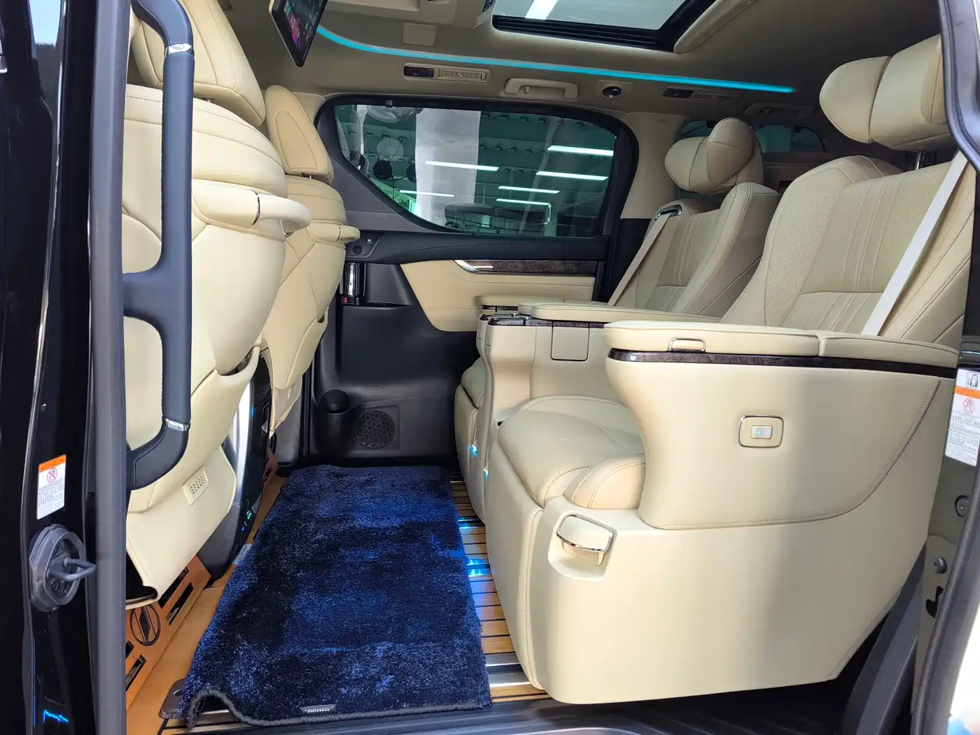 Toyota Vellfire 2021 Crown Hybrid 2.5L HV Supreme Edition фото 12