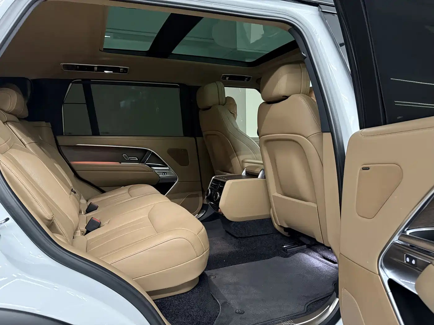 Land Rover Range Rover 2025 3.0 L6 400PS Flourishing Era Extended Wheelbase фото 5