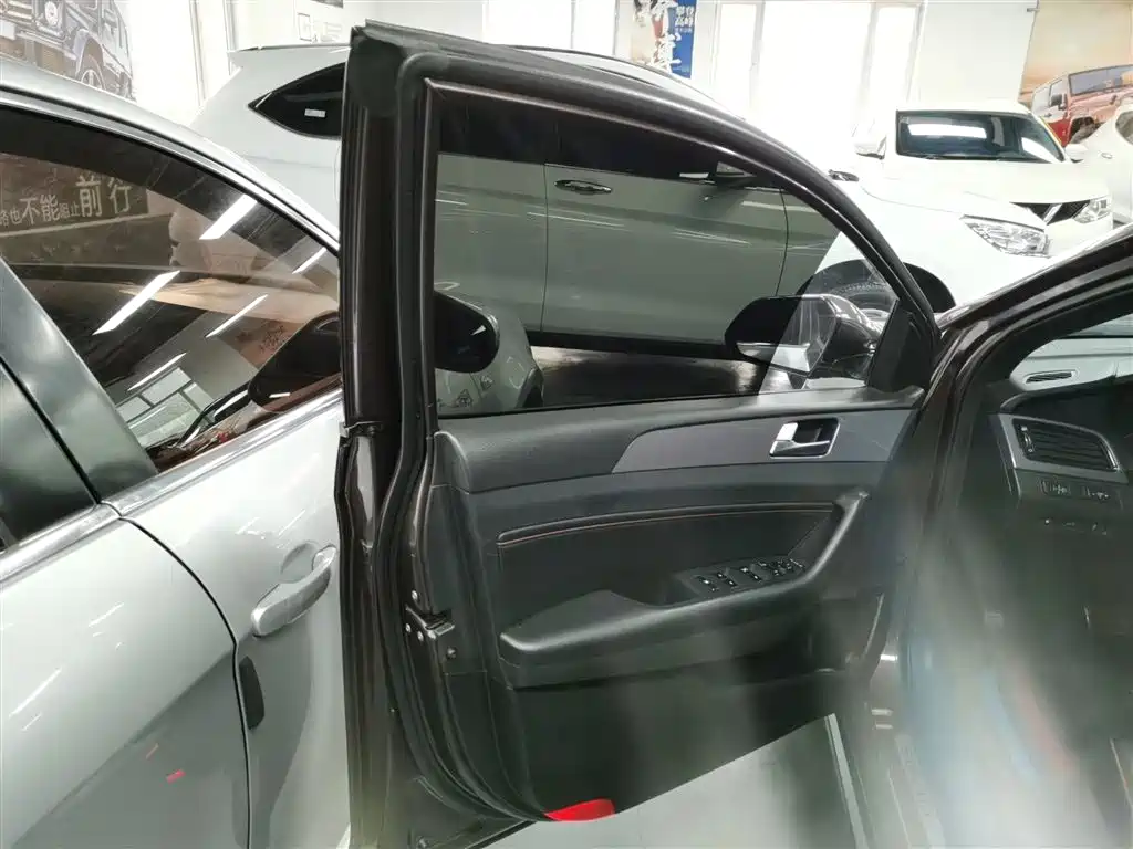 Hyundai Sonata 2015 1.6T GLS Smart фото 28