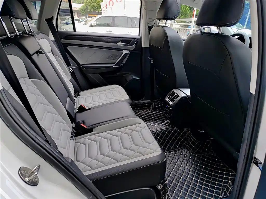 Volkswagen Tayron 2024 300TSI 2WD Luxury Plus Advanced фото 11