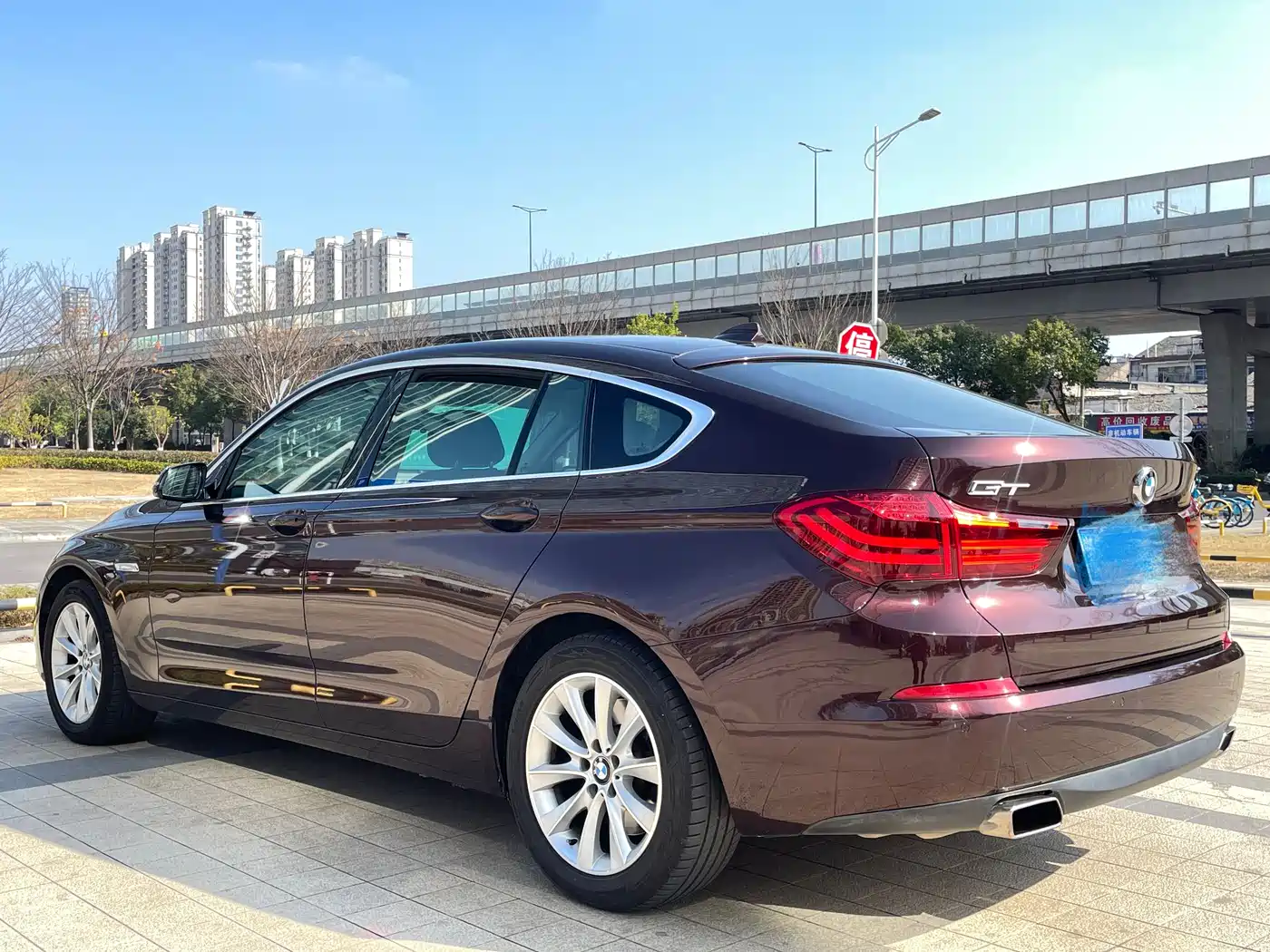 BMW 5 Series GT 2014 528i Leading фото 14
