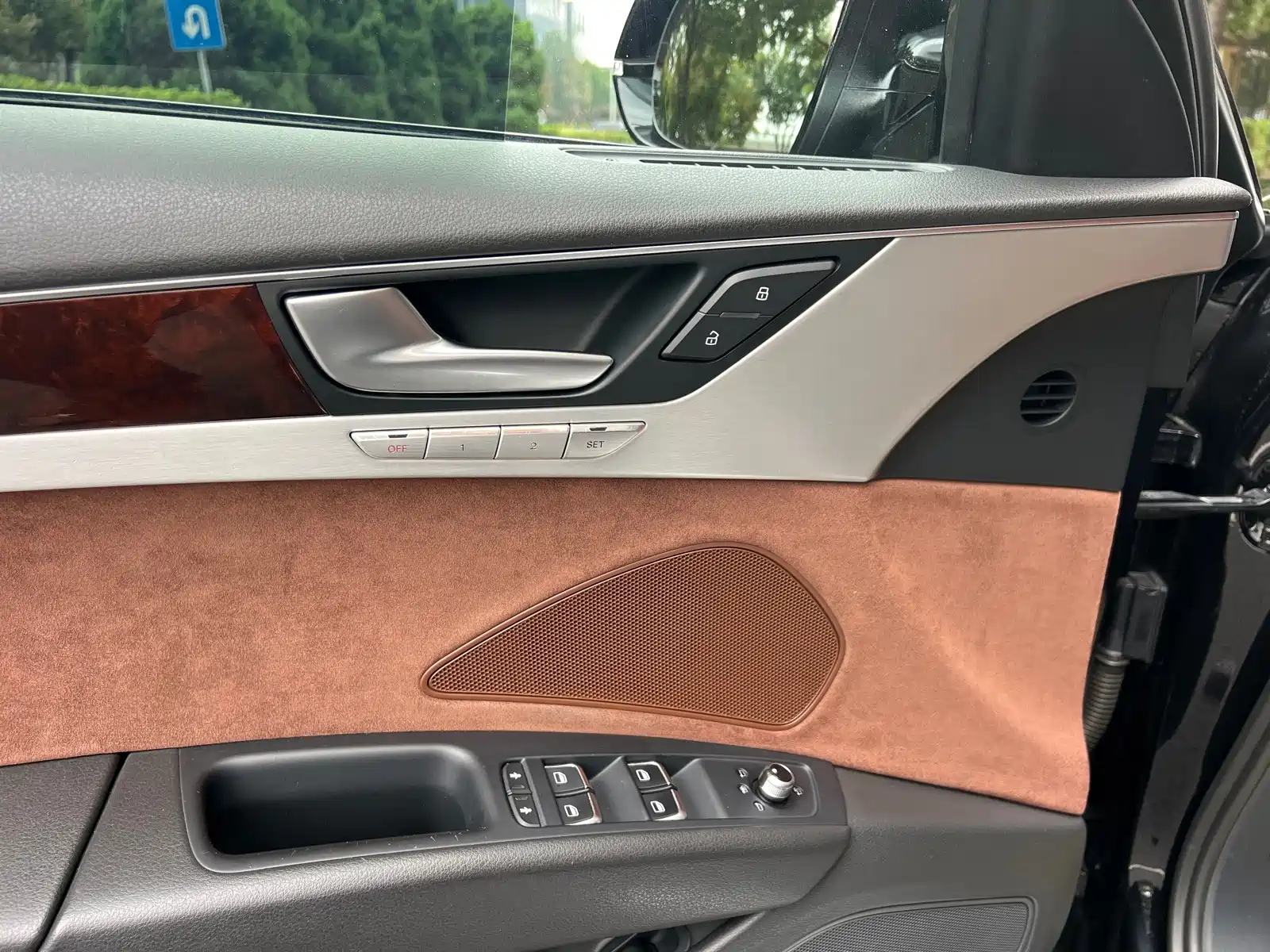 Фото 7 - Audi A8