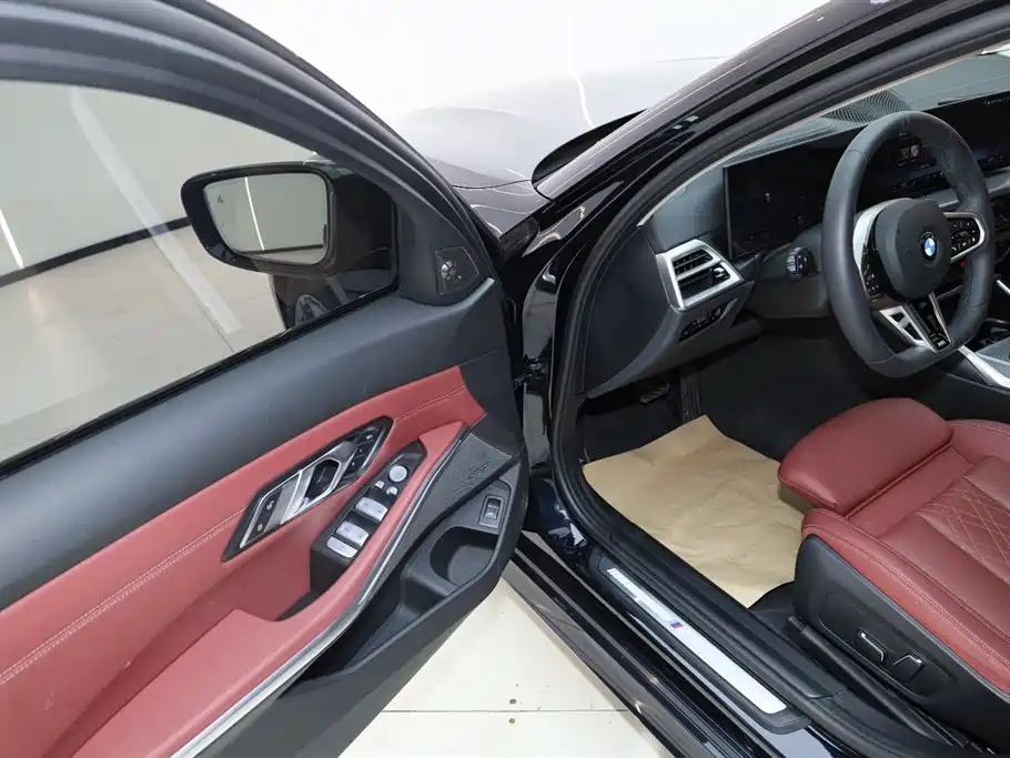 BMW 3 Series 2025 330Li M Sport Night Edition фото 27