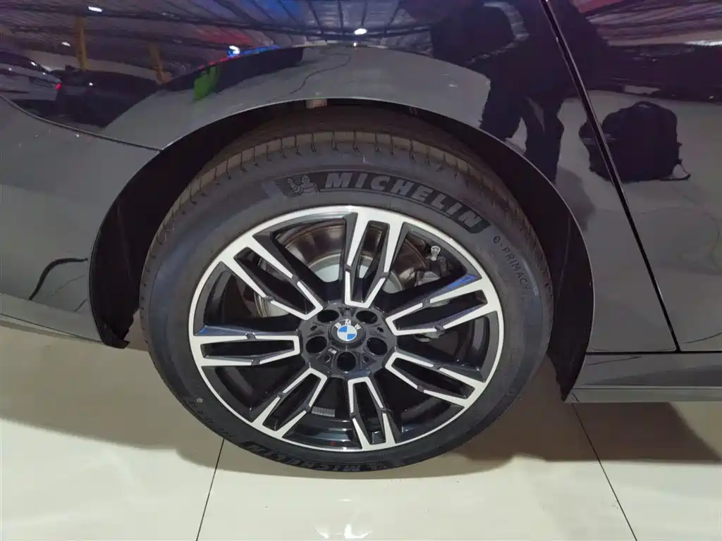BMW 5 Series 2024 530Li Leading M Sport Package фото 26