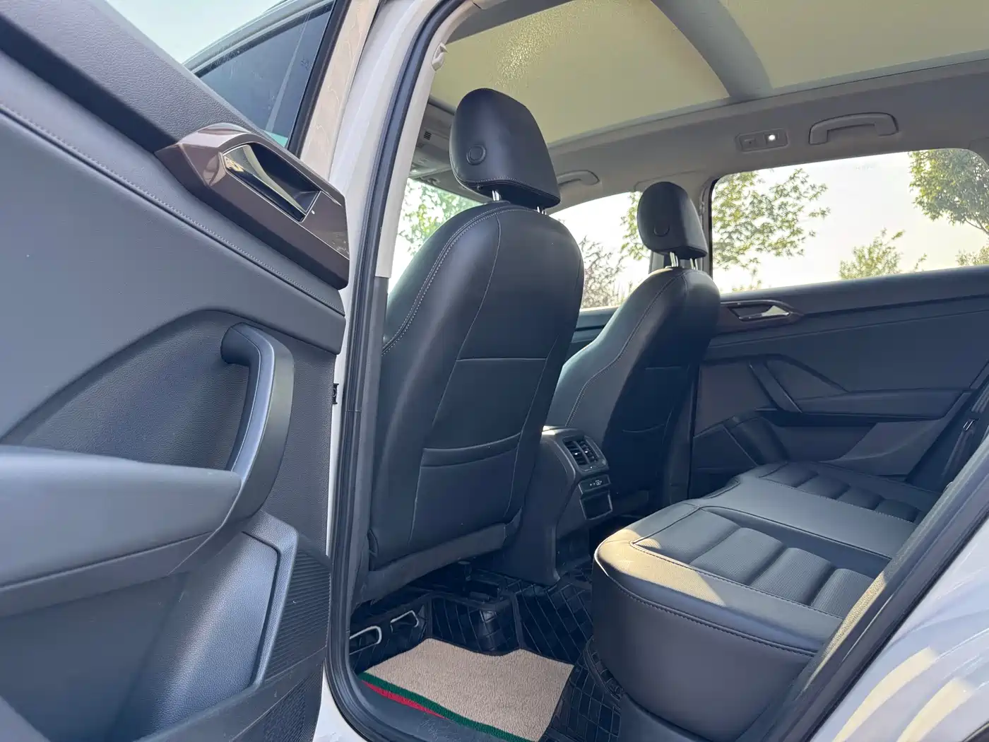 Volkswagen Tharu 2022 280TSI FWD Luxury Edition фото 13