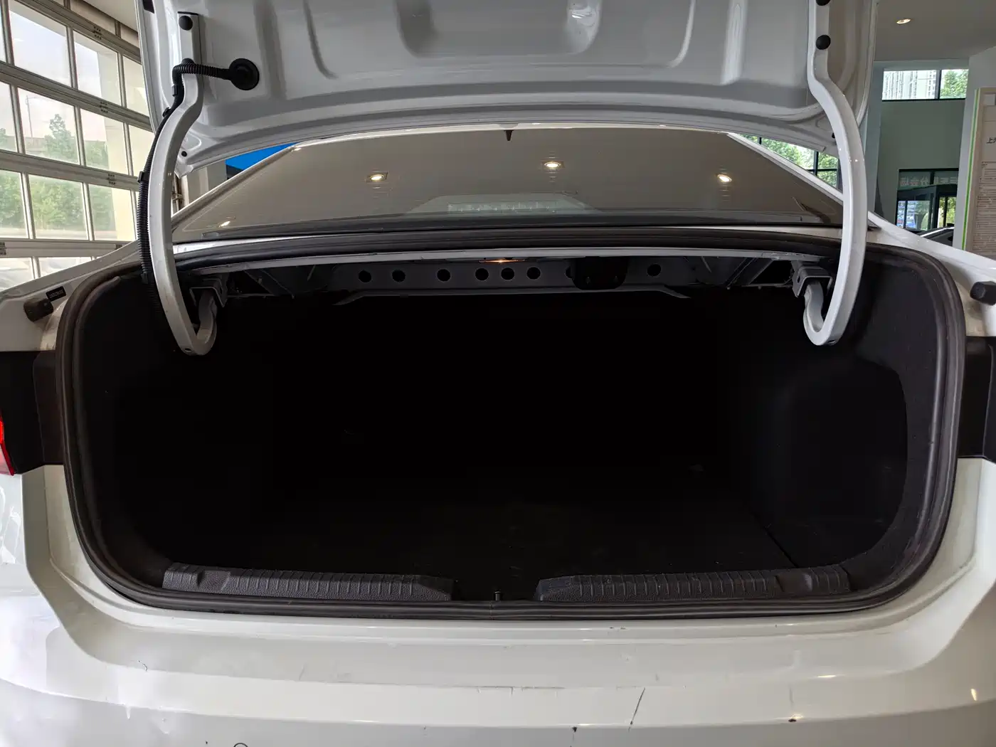 Volkswagen Lavida 2024 Model 1.5L Automatic Delight Edition фото 15