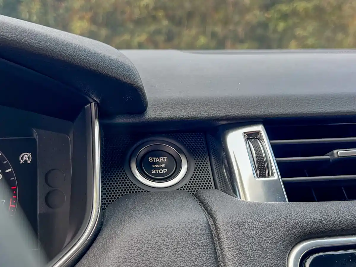 Land Rover Range Rover Sport 2020 3.0 L6 SE фото 8