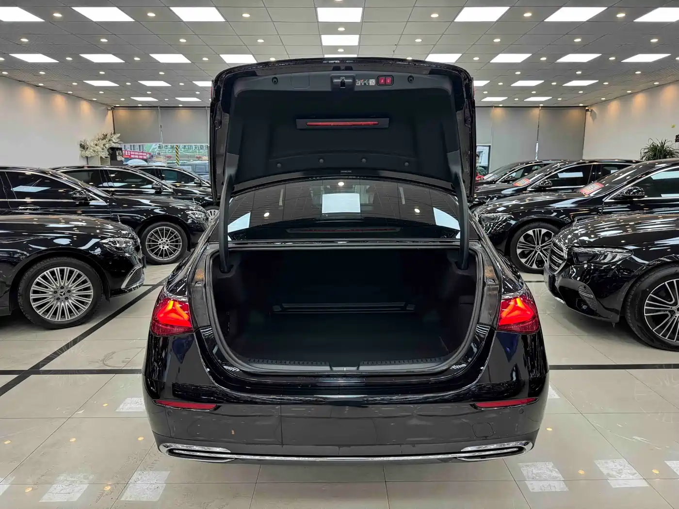 Mercedes-Benz E-Class 2025 E 300 L Luxury фото 16