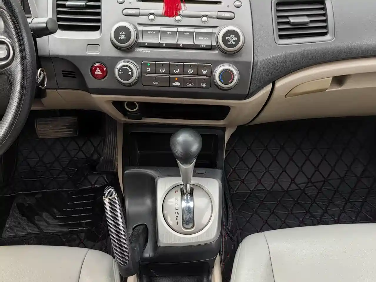 Фото 8 - Honda Civic