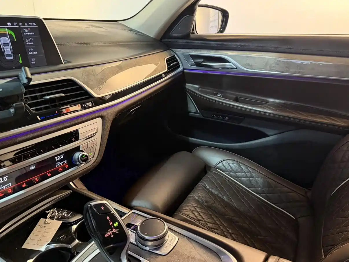 BMW 7 Series 2021 Model 740Li Leading Luxury Package фото 24