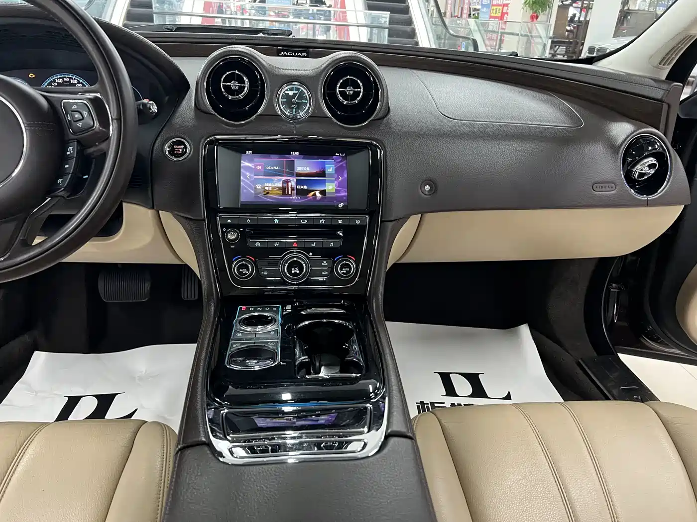 JAGUAR XJ