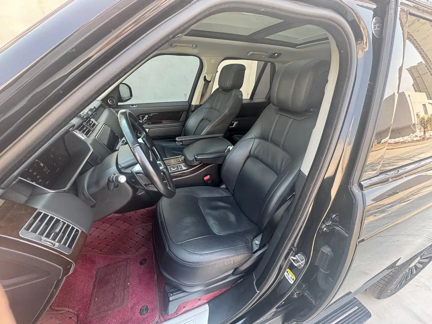 Land Rover Range Rover 2022 3.0 L6 360PS Heritage Edition фото 11