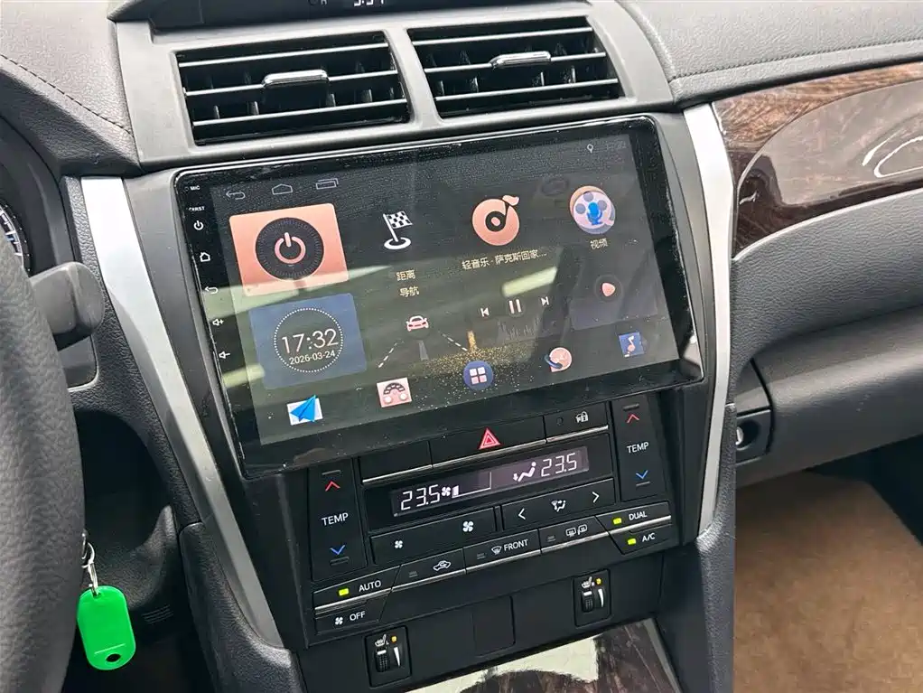Toyota Camry 2015 2.0G Leading Edition фото 15