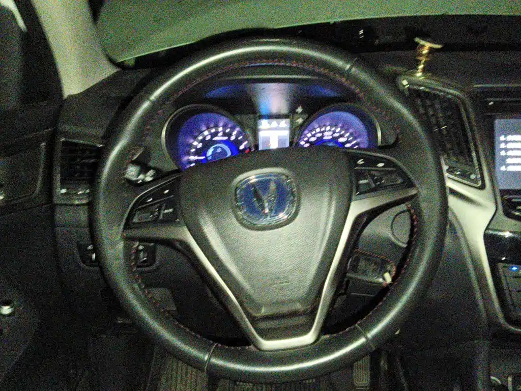 Фото 6 - Changan CS75