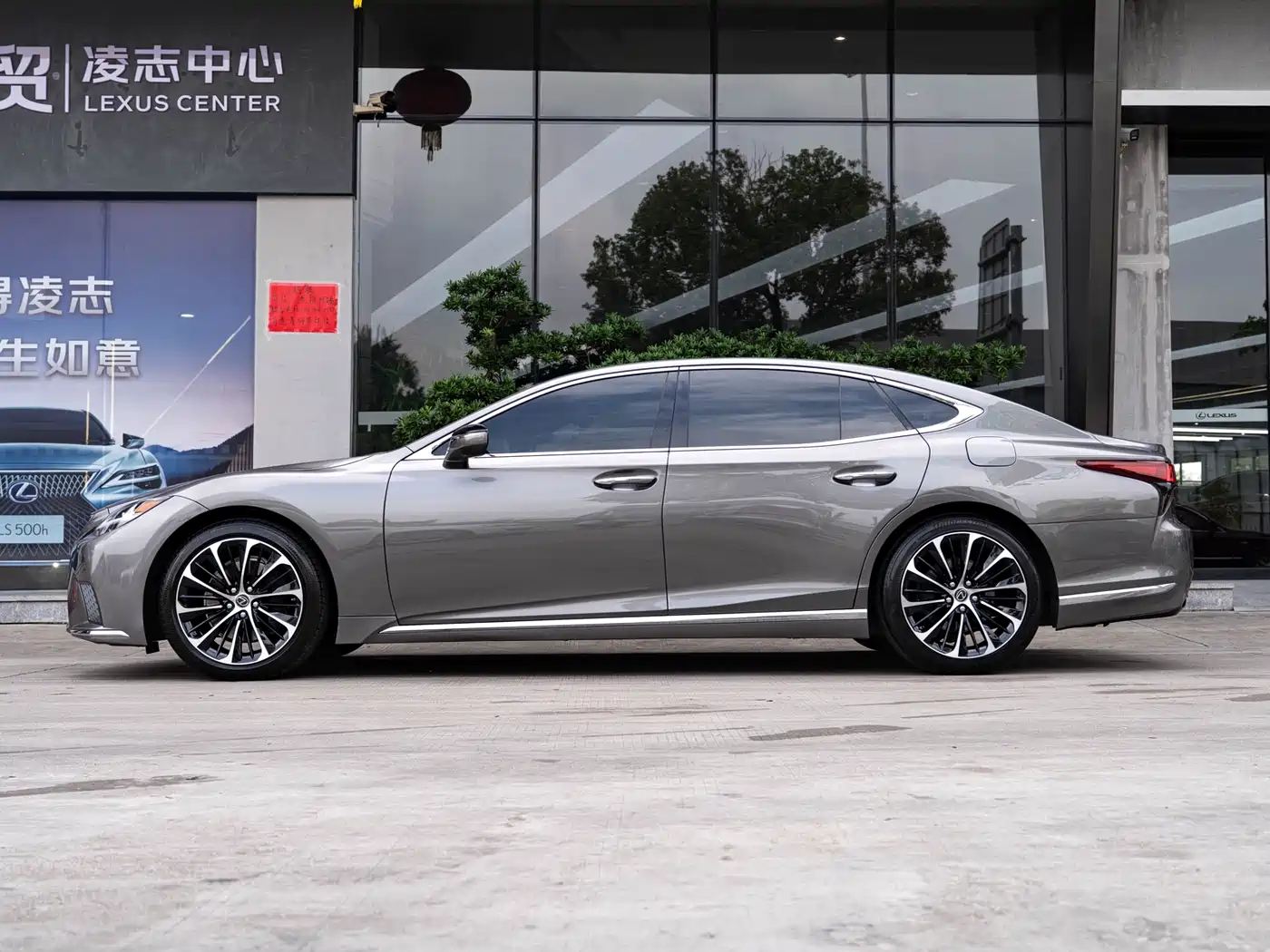 Lexus LS 2021 500h Executive Edition фото 4