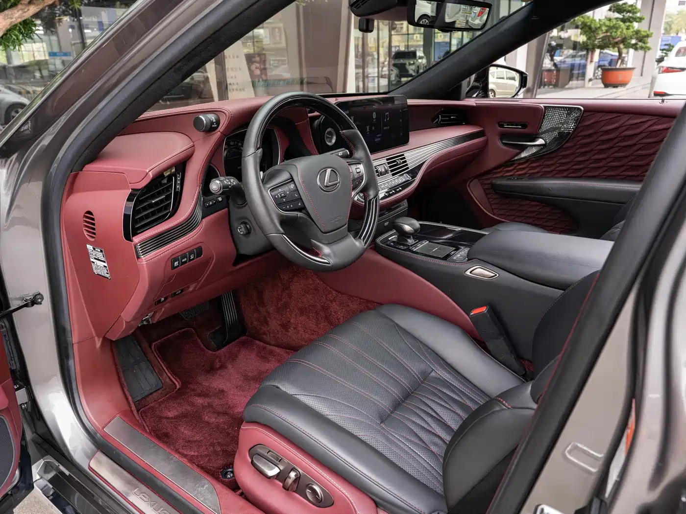 Lexus LS 2021 500h Executive Edition фото 9