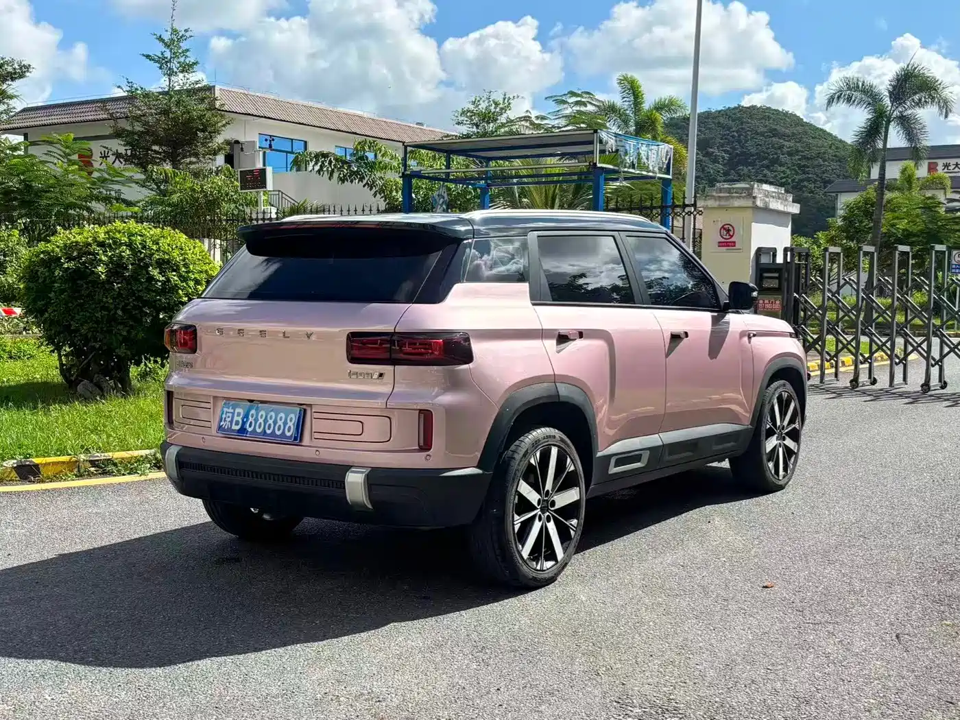 Фото 7 - Geely ICON