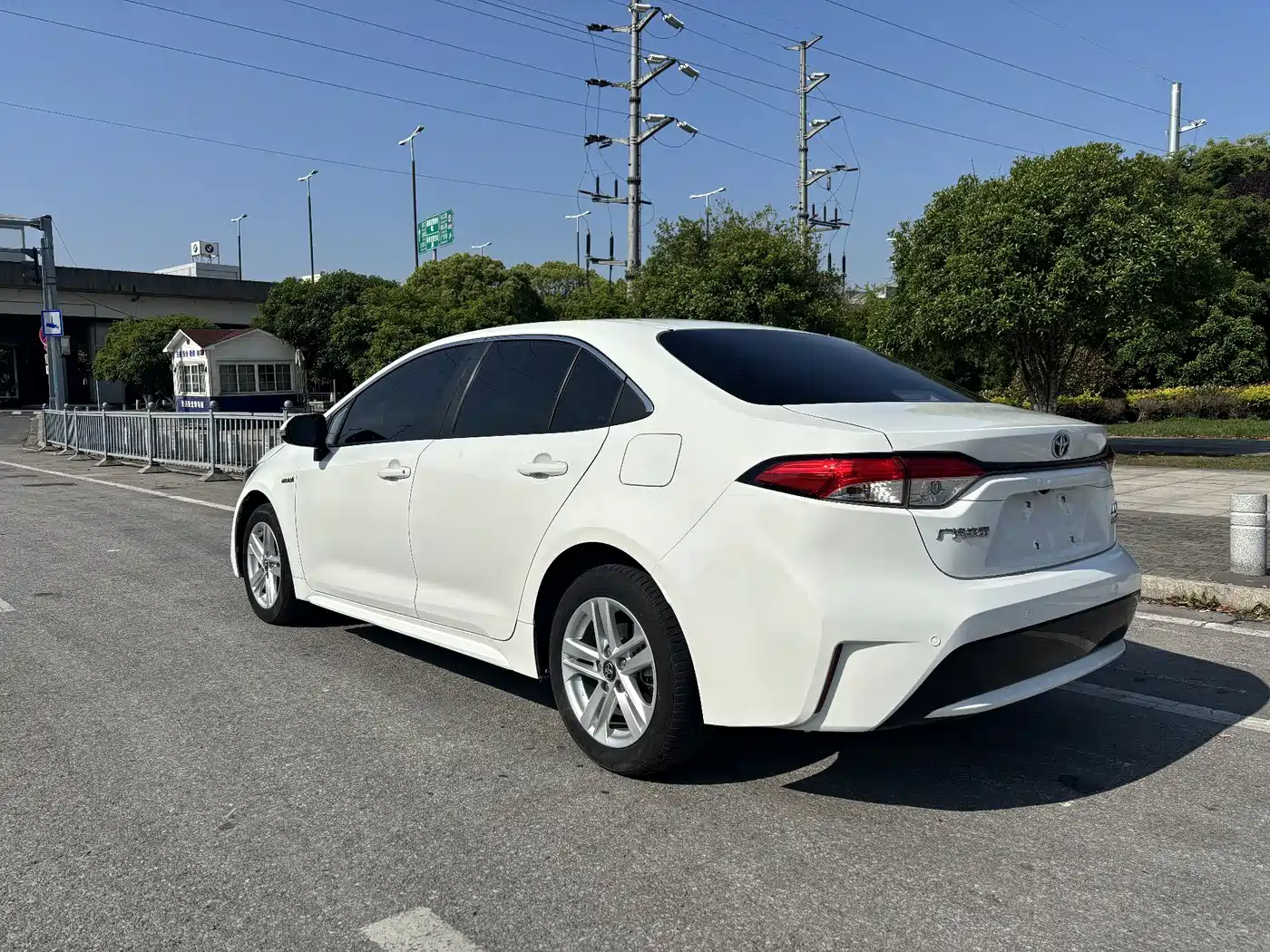 Toyota Levin 2022 Dual Engine 1.8H E-CVT Luxury Edition фото 7