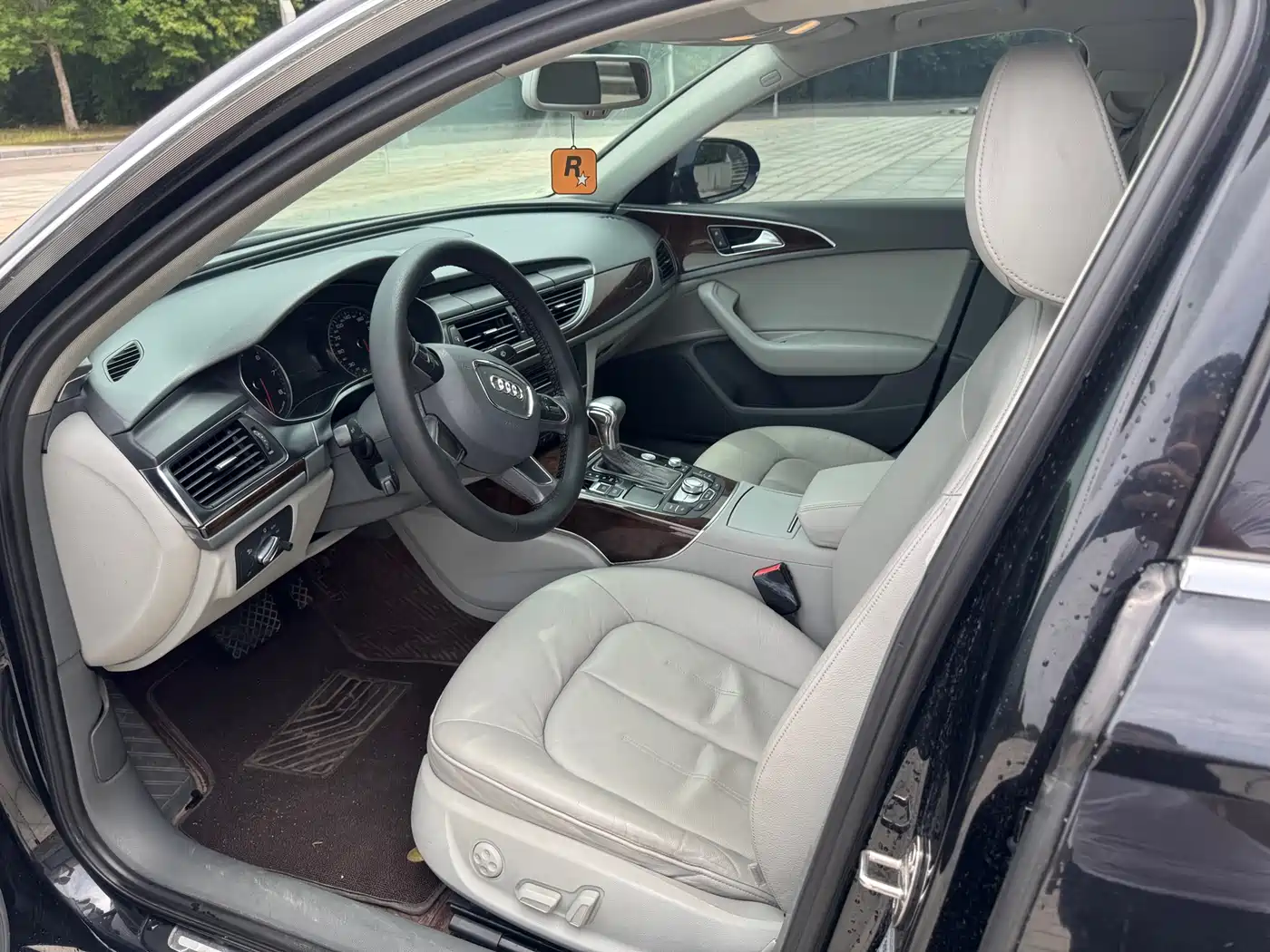 Фото 4 - Audi A6L