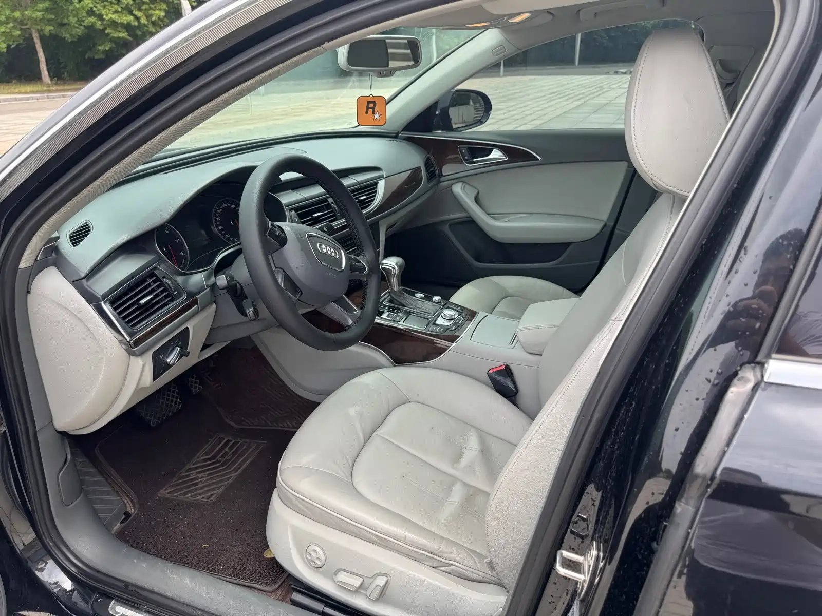 Фото 4 - Audi A6L